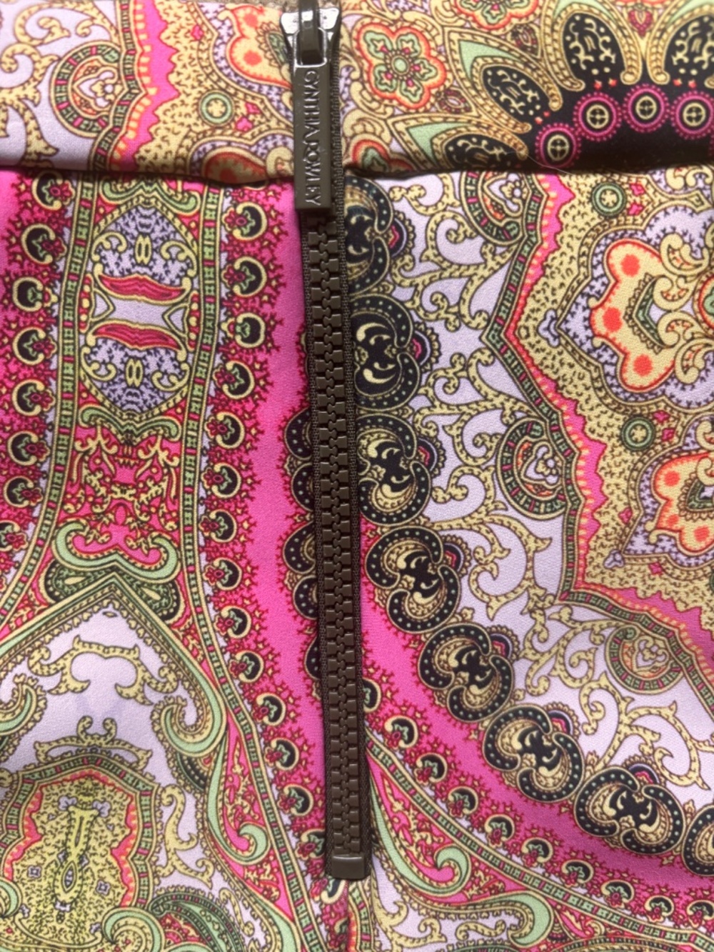 Cynthia Rowley Bonded Baroque Pink and Green Print Flare Pants Size 2 - Picture 6 of 7